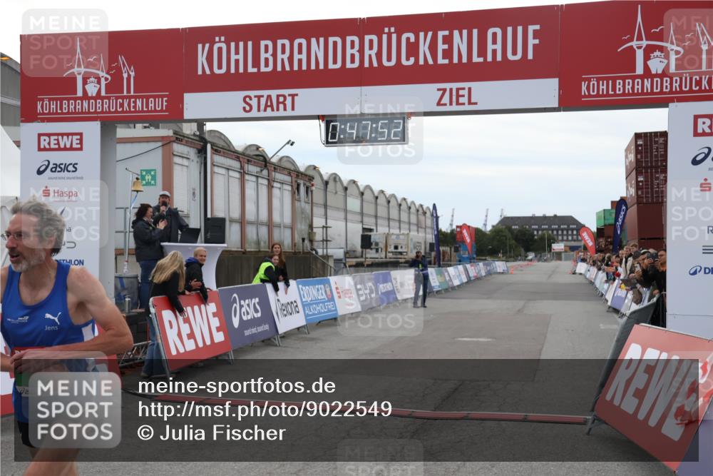 03.10.2025 - Köhlbrandbrückenlauf Julia Fischer http://msf.ph/oto/9022549 03.10.2025 15:47:53 Ziel 7022, 9588 meine-sportfotos.de