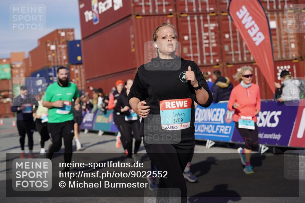 03.10.2025 - Köhlbrandbrückenlauf Michael Burmester http://msf.ph/oto/9022552 03.10.2025 10:24:30 Ziel 1345, 1382, 1433, 1697, 1987, 2045, 2121, 2169, 2173, 2234, 2373, 2374, 2556, 2847, 2848, 3038, 3039, 3042, 3199, 3240, 3391, 3759 meine-sportfotos.de