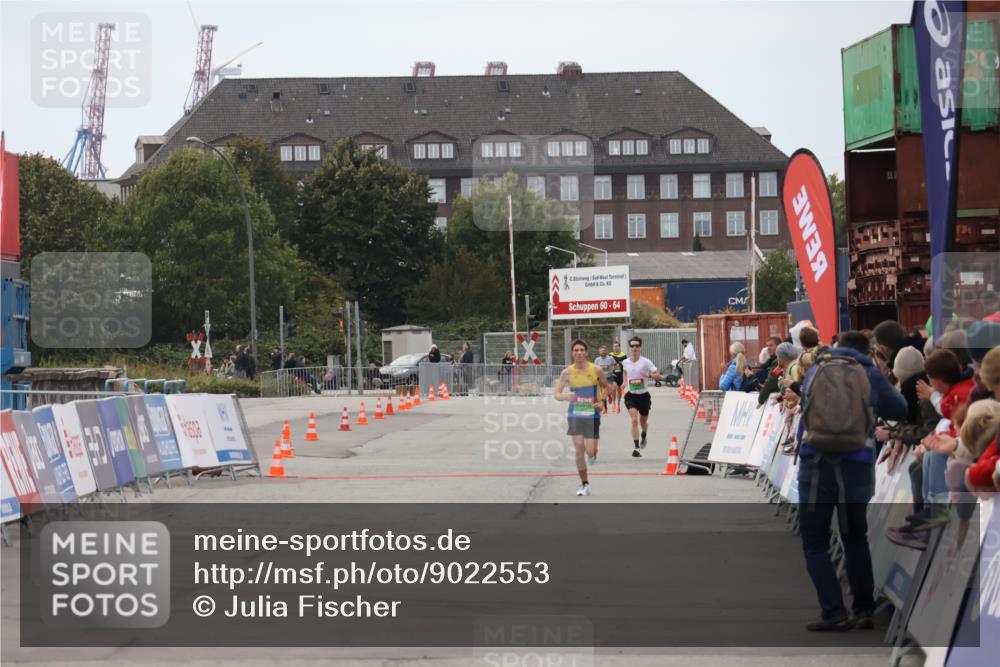 03.10.2025 - Köhlbrandbrückenlauf Julia Fischer http://msf.ph/oto/9022553 03.10.2025 15:48:37 Ziel  meine-sportfotos.de