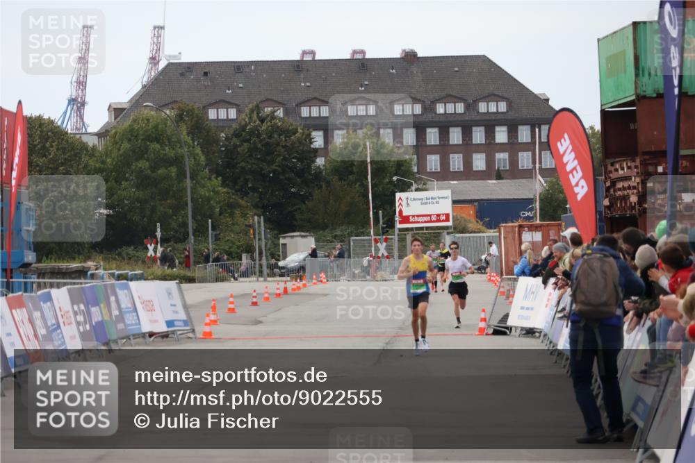 03.10.2025 - Köhlbrandbrückenlauf Julia Fischer http://msf.ph/oto/9022555 03.10.2025 15:48:38 Ziel  meine-sportfotos.de