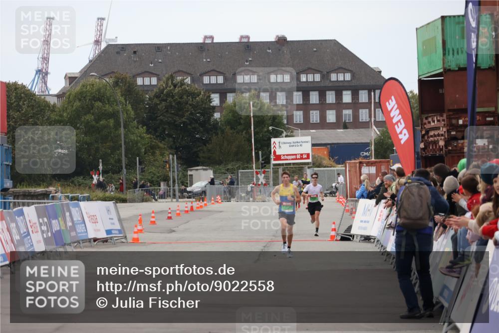 03.10.2025 - Köhlbrandbrückenlauf Julia Fischer http://msf.ph/oto/9022558 03.10.2025 15:48:38 Ziel  meine-sportfotos.de