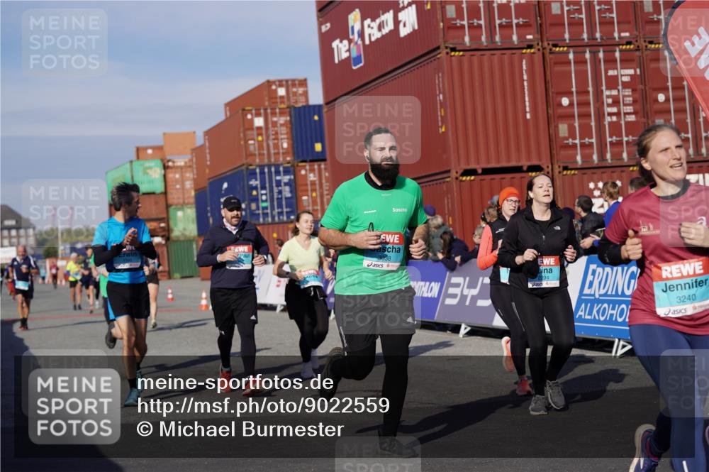 03.10.2025 - Köhlbrandbrückenlauf Michael Burmester http://msf.ph/oto/9022559 03.10.2025 10:24:30 Ziel 1345, 1382, 1433, 1697, 1987, 2045, 2121, 2169, 2173, 2234, 2373, 2374, 2556, 2847, 2848, 3038, 3039, 3042, 3199, 3240, 3391, 3759 meine-sportfotos.de