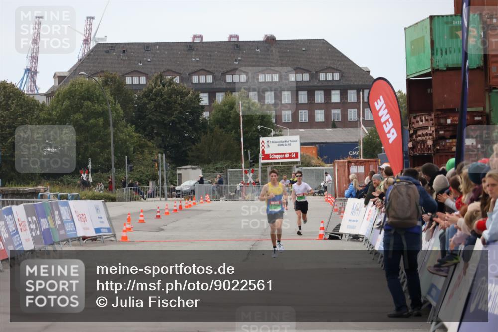 03.10.2025 - Köhlbrandbrückenlauf Julia Fischer http://msf.ph/oto/9022561 03.10.2025 15:48:39 Ziel  meine-sportfotos.de