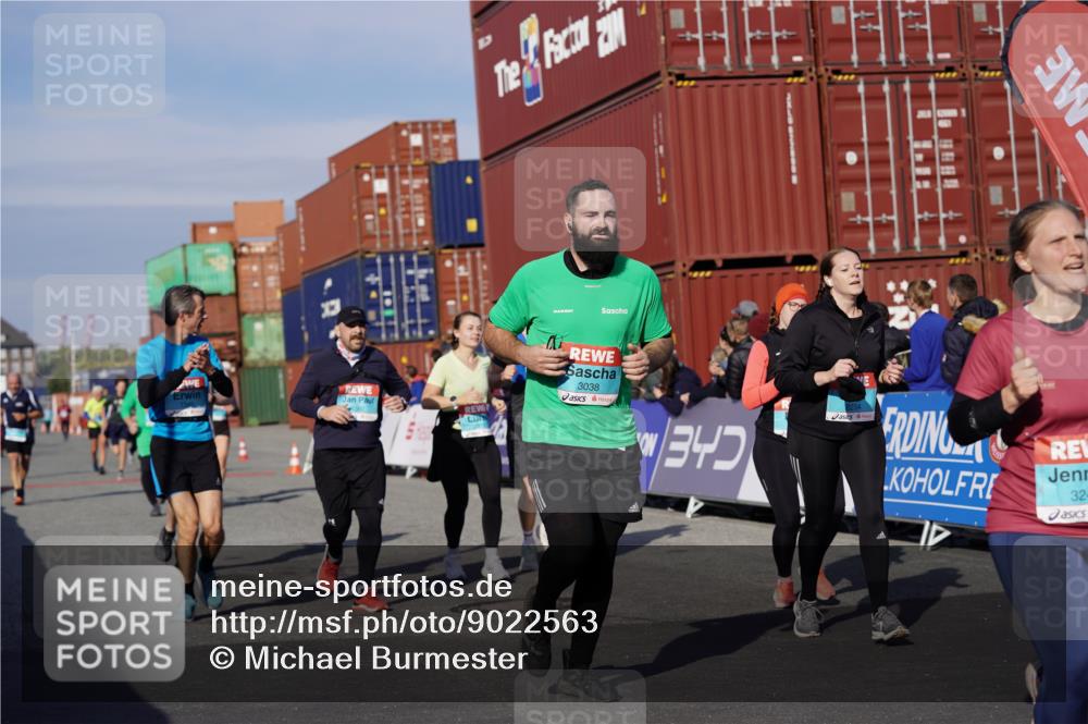 03.10.2025 - Köhlbrandbrückenlauf Michael Burmester http://msf.ph/oto/9022563 03.10.2025 10:24:30 Ziel 1345, 1382, 1433, 1697, 1987, 2045, 2121, 2169, 2173, 2234, 2373, 2374, 2556, 2847, 2848, 3038, 3039, 3042, 3199, 3240, 3391, 3759 meine-sportfotos.de