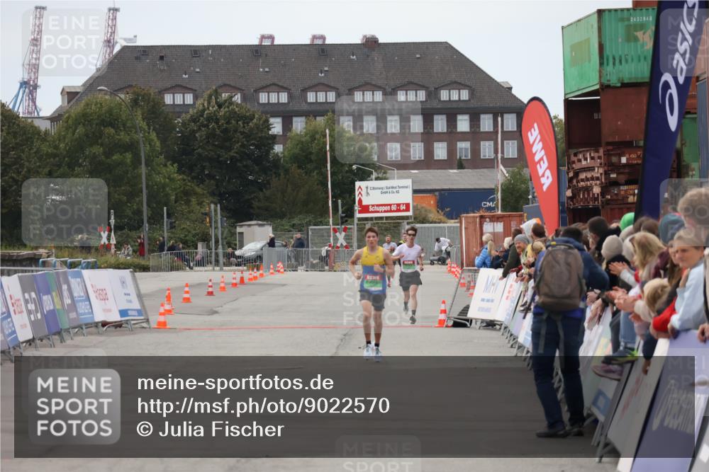 03.10.2025 - Köhlbrandbrückenlauf Julia Fischer http://msf.ph/oto/9022570 03.10.2025 15:48:40 Ziel  meine-sportfotos.de