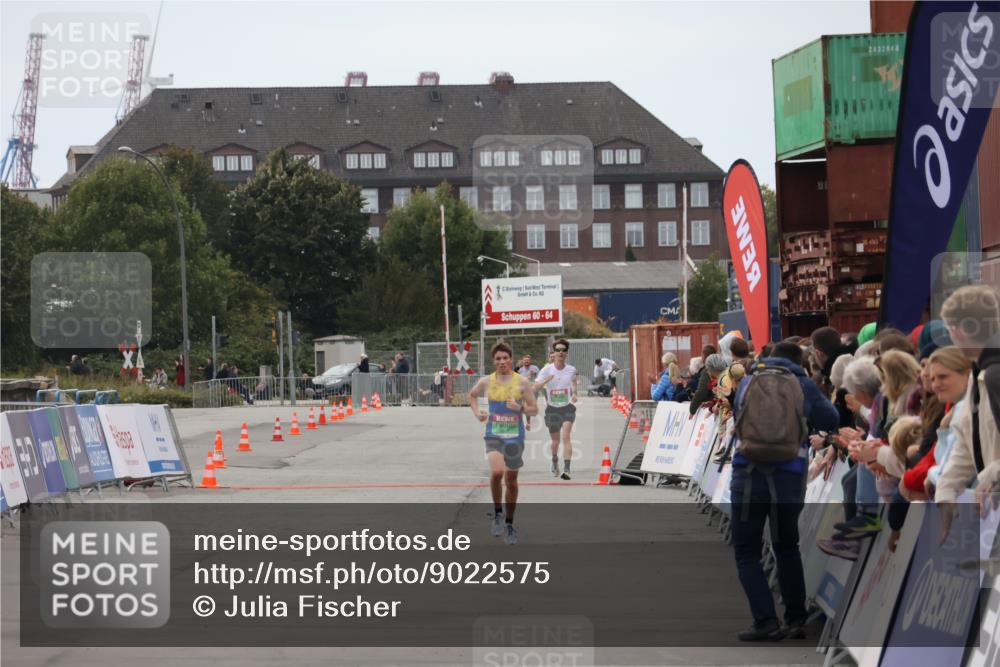 03.10.2025 - Köhlbrandbrückenlauf Julia Fischer http://msf.ph/oto/9022575 03.10.2025 15:48:40 Ziel  meine-sportfotos.de