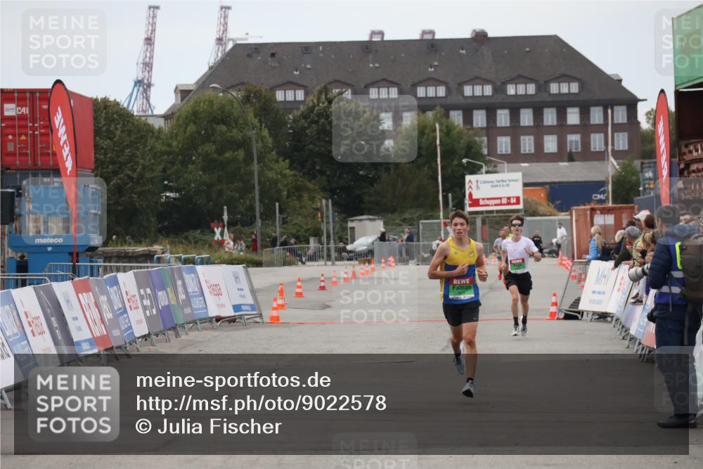 03.10.2025 - Köhlbrandbrückenlauf Julia Fischer http://msf.ph/oto/9022578 03.10.2025 15:48:44 Ziel  meine-sportfotos.de