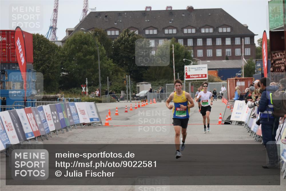 03.10.2025 - Köhlbrandbrückenlauf Julia Fischer http://msf.ph/oto/9022581 03.10.2025 15:48:44 Ziel  meine-sportfotos.de