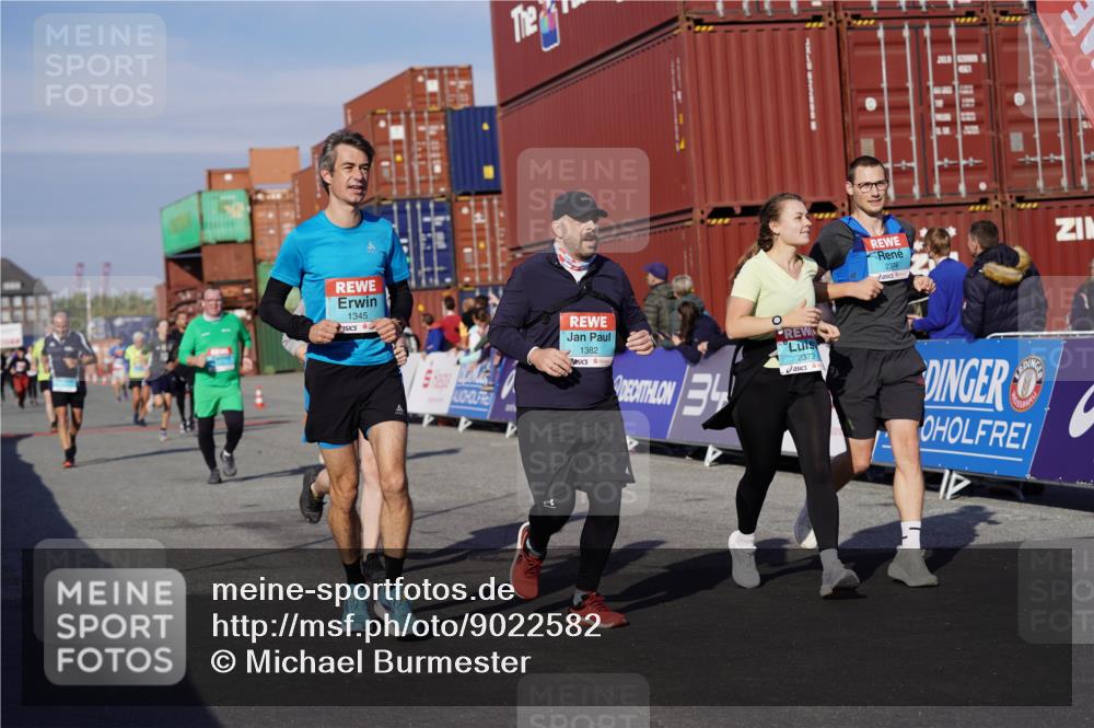 03.10.2025 - Köhlbrandbrückenlauf Michael Burmester http://msf.ph/oto/9022582 03.10.2025 10:24:32 Ziel 1345, 1382, 1697, 1987, 2121, 2234, 2373, 2374, 2556, 2779, 3038, 3039, 3042, 3199, 3240, 3391, 3759 meine-sportfotos.de