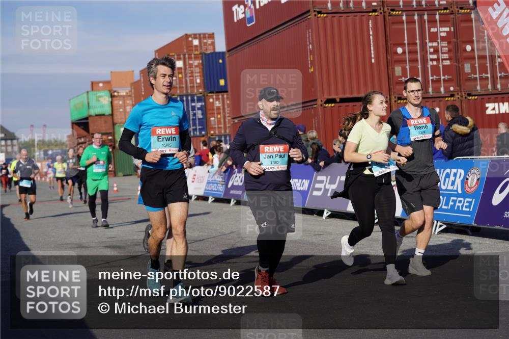 03.10.2025 - Köhlbrandbrückenlauf Michael Burmester http://msf.ph/oto/9022587 03.10.2025 10:24:32 Ziel 1345, 1382, 1697, 1987, 2121, 2234, 2373, 2374, 2556, 2779, 3038, 3039, 3042, 3199, 3240, 3391, 3759 meine-sportfotos.de