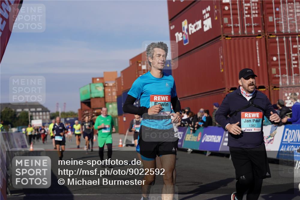 03.10.2025 - Köhlbrandbrückenlauf Michael Burmester http://msf.ph/oto/9022592 03.10.2025 10:24:33 Ziel 1345, 1382, 1697, 1987, 2121, 2234, 2373, 2374, 2556, 2779, 3038, 3039, 3042, 3199, 3240, 3391, 3561 meine-sportfotos.de