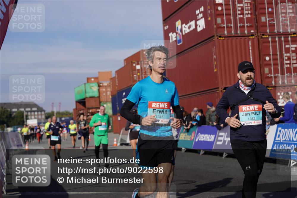 03.10.2025 - Köhlbrandbrückenlauf Michael Burmester http://msf.ph/oto/9022598 03.10.2025 10:24:33 Ziel 1345, 1382, 1697, 1987, 2121, 2234, 2373, 2374, 2556, 2779, 3038, 3039, 3042, 3199, 3240, 3391, 3561 meine-sportfotos.de
