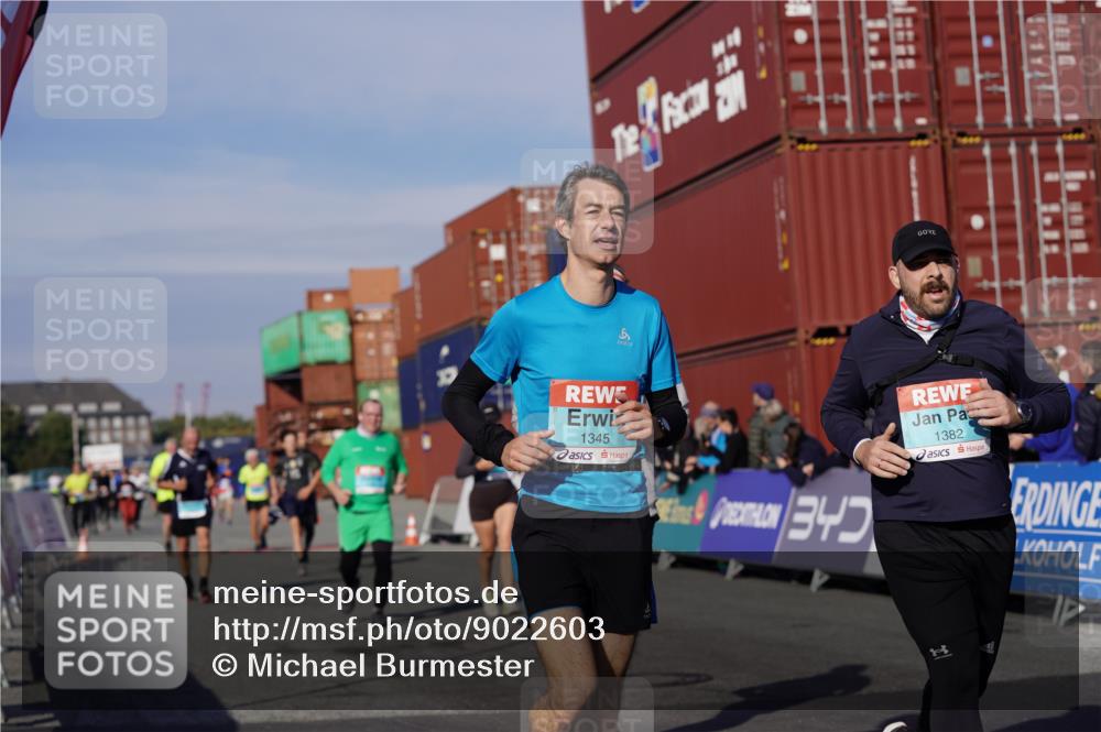 03.10.2025 - Köhlbrandbrückenlauf Michael Burmester http://msf.ph/oto/9022603 03.10.2025 10:24:33 Ziel 1345, 1382, 1697, 1987, 2121, 2234, 2373, 2374, 2556, 2779, 3038, 3039, 3042, 3199, 3240, 3391, 3561 meine-sportfotos.de