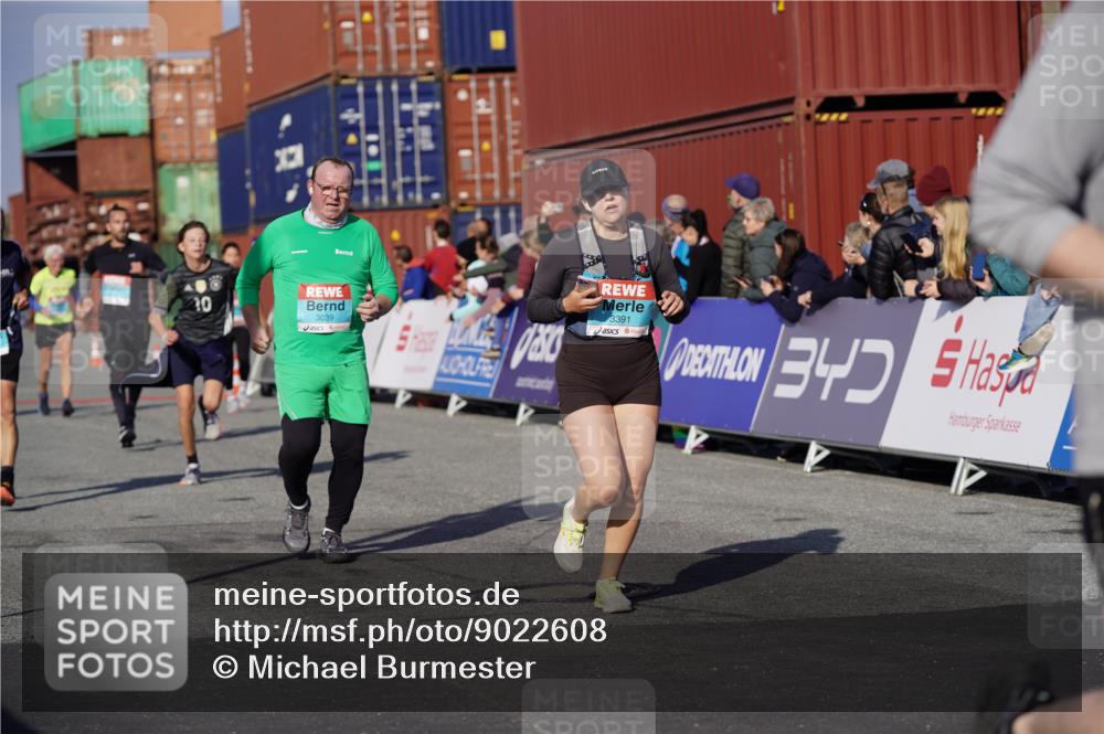 03.10.2025 - Köhlbrandbrückenlauf Michael Burmester http://msf.ph/oto/9022608 03.10.2025 10:24:35 Ziel 1382, 2121, 2240, 2373, 2374, 2556, 2739, 2742, 2779, 3039, 3199, 3391, 3561 meine-sportfotos.de
