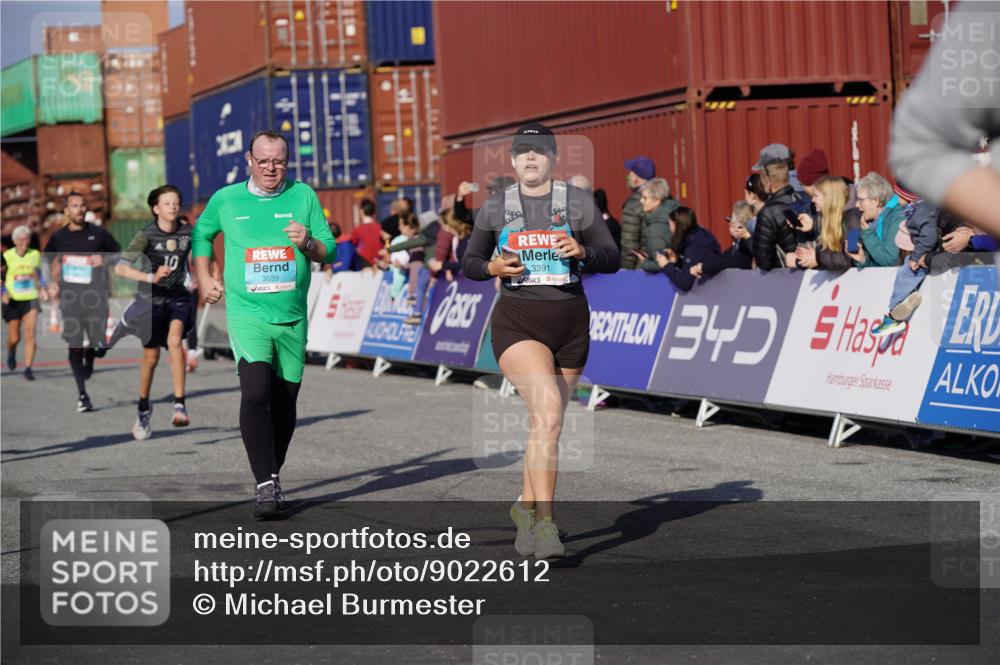 03.10.2025 - Köhlbrandbrückenlauf Michael Burmester http://msf.ph/oto/9022612 03.10.2025 10:24:35 Ziel 1382, 2121, 2240, 2373, 2374, 2556, 2739, 2742, 2779, 3039, 3199, 3391, 3561 meine-sportfotos.de