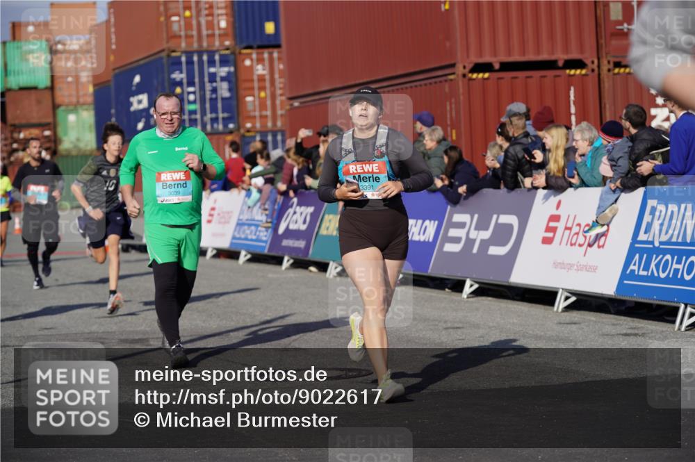 03.10.2025 - Köhlbrandbrückenlauf Michael Burmester http://msf.ph/oto/9022617 03.10.2025 10:24:35 Ziel 1382, 2121, 2240, 2373, 2374, 2556, 2739, 2742, 2779, 3039, 3199, 3391, 3561 meine-sportfotos.de