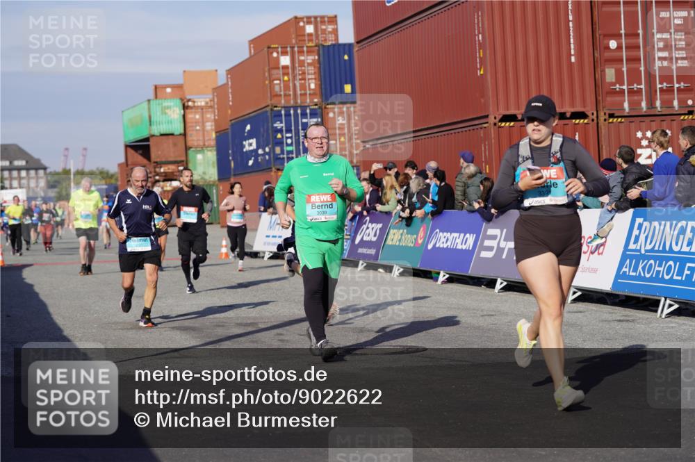 03.10.2025 - Köhlbrandbrückenlauf Michael Burmester http://msf.ph/oto/9022622 03.10.2025 10:24:35 Ziel 1382, 2121, 2240, 2373, 2374, 2556, 2739, 2742, 2779, 3039, 3199, 3391, 3561 meine-sportfotos.de