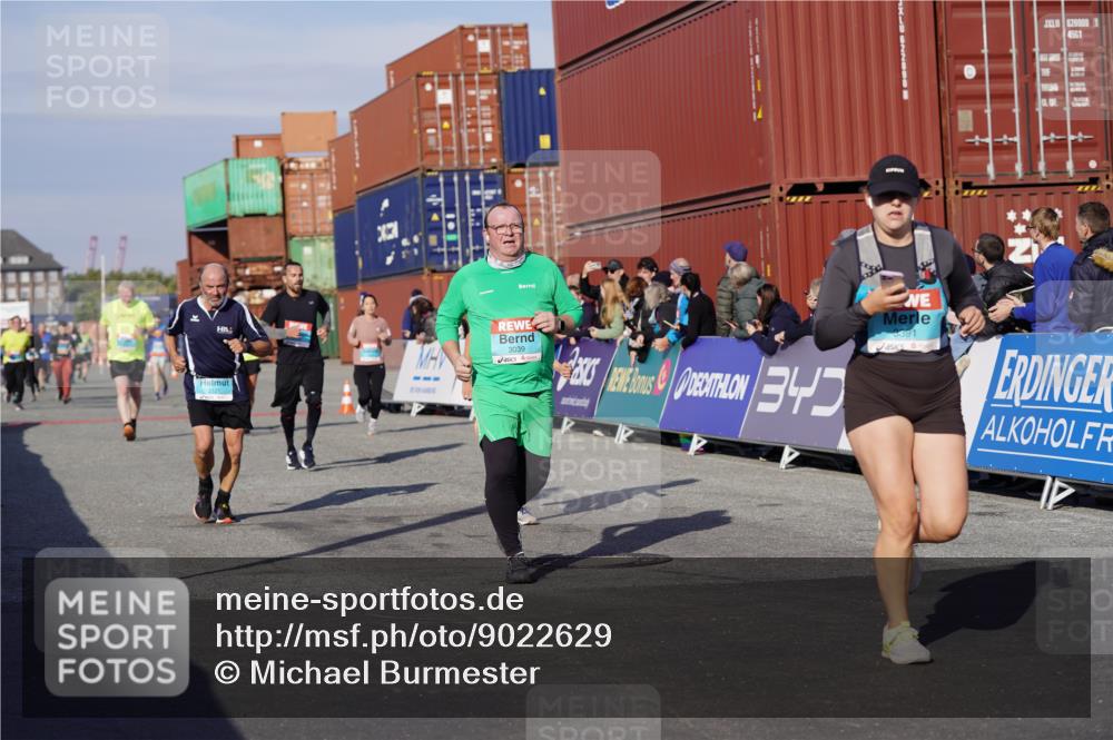 03.10.2025 - Köhlbrandbrückenlauf Michael Burmester http://msf.ph/oto/9022629 03.10.2025 10:24:36 Ziel 2121, 2240, 2373, 2374, 2556, 2739, 2742, 2779, 3039, 3199, 3391, 3561 meine-sportfotos.de