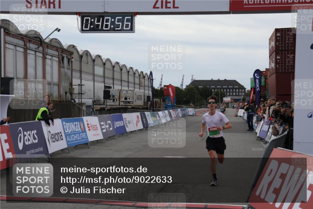 03.10.2025 - Köhlbrandbrückenlauf Julia Fischer http://msf.ph/oto/9022633 03.10.2025 15:48:56 Ziel 7009, 8871 meine-sportfotos.de