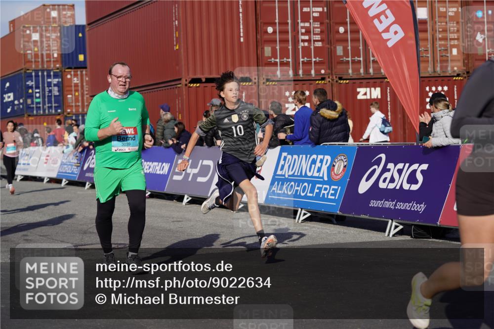 03.10.2025 - Köhlbrandbrückenlauf Michael Burmester http://msf.ph/oto/9022634 03.10.2025 10:24:36 Ziel 2121, 2240, 2373, 2374, 2556, 2739, 2742, 2779, 3039, 3199, 3391, 3561 meine-sportfotos.de