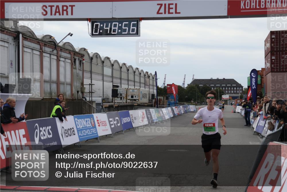 03.10.2025 - Köhlbrandbrückenlauf Julia Fischer http://msf.ph/oto/9022637 03.10.2025 15:48:56 Ziel 7009, 8871 meine-sportfotos.de