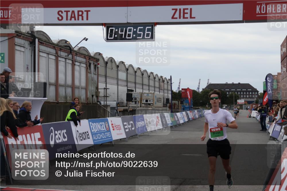 03.10.2025 - Köhlbrandbrückenlauf Julia Fischer http://msf.ph/oto/9022639 03.10.2025 15:48:57 Ziel 7009, 8871 meine-sportfotos.de