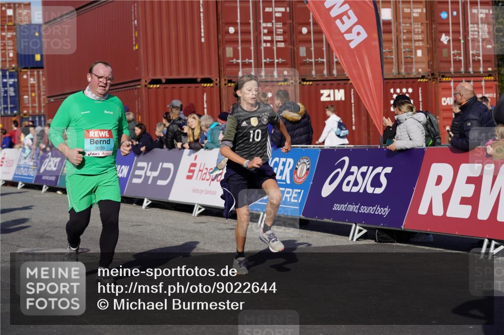 03.10.2025 - Köhlbrandbrückenlauf Michael Burmester http://msf.ph/oto/9022644 03.10.2025 10:24:37 Ziel 2121, 2240, 2373, 2374, 2556, 2739, 2742, 2779, 3039, 3391, 3561 meine-sportfotos.de
