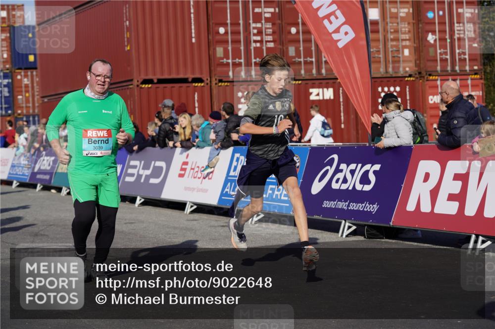 03.10.2025 - Köhlbrandbrückenlauf Michael Burmester http://msf.ph/oto/9022648 03.10.2025 10:24:37 Ziel 2121, 2240, 2373, 2374, 2556, 2739, 2742, 2779, 3039, 3391, 3561 meine-sportfotos.de