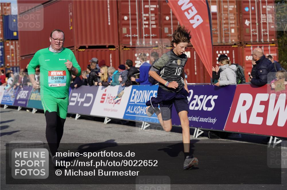 03.10.2025 - Köhlbrandbrückenlauf Michael Burmester http://msf.ph/oto/9022652 03.10.2025 10:24:37 Ziel 2121, 2240, 2373, 2374, 2556, 2739, 2742, 2779, 3039, 3391, 3561 meine-sportfotos.de
