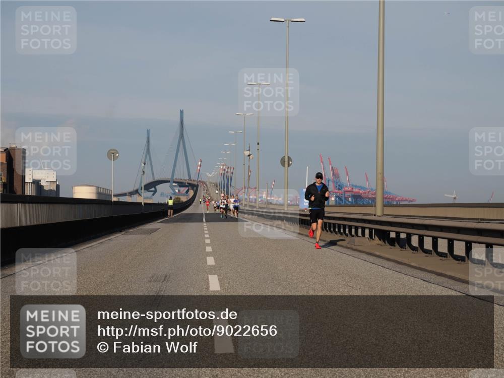 03.10.2025 - Köhlbrandbrückenlauf Fabian Wolf http://msf.ph/oto/9022656 03.10.2025 09:38:34 Position 3  meine-sportfotos.de