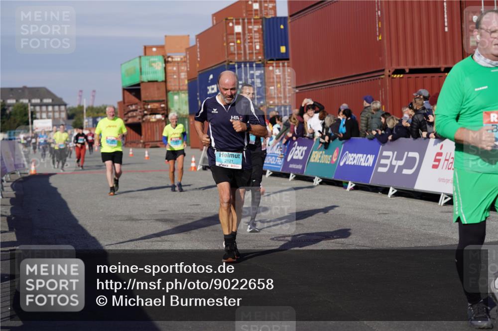 03.10.2025 - Köhlbrandbrückenlauf Michael Burmester http://msf.ph/oto/9022658 03.10.2025 10:24:38 Ziel 2121, 2240, 2739, 2742, 2779, 3039, 3391, 3561 meine-sportfotos.de