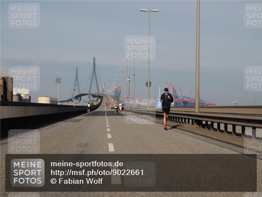 03.10.2025 - Köhlbrandbrückenlauf Fabian Wolf http://msf.ph/oto/9022661 03.10.2025 09:38:34 Position 3 3 meine-sportfotos.de