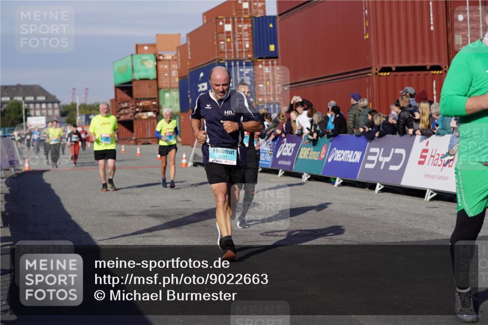 03.10.2025 - Köhlbrandbrückenlauf Michael Burmester http://msf.ph/oto/9022663 03.10.2025 10:24:38 Ziel 2121, 2240, 2739, 2742, 2779, 3039, 3391, 3561 meine-sportfotos.de