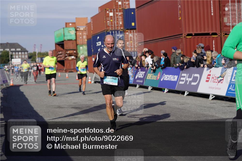 03.10.2025 - Köhlbrandbrückenlauf Michael Burmester http://msf.ph/oto/9022669 03.10.2025 10:24:38 Ziel 2121, 2240, 2739, 2742, 2779, 3039, 3391, 3561 meine-sportfotos.de