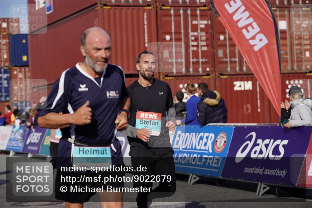 03.10.2025 - Köhlbrandbrückenlauf Michael Burmester http://msf.ph/oto/9022679 03.10.2025 10:24:40 Ziel 1663, 2121, 2240, 2739, 2742, 2779, 3391, 3561 meine-sportfotos.de