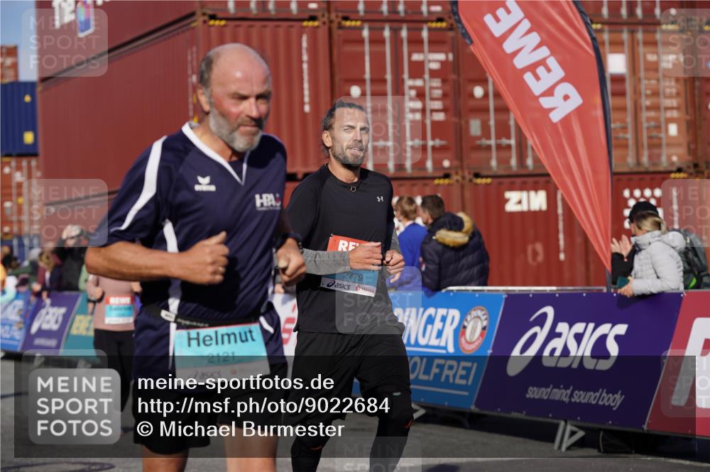 03.10.2025 - Köhlbrandbrückenlauf Michael Burmester http://msf.ph/oto/9022684 03.10.2025 10:24:40 Ziel 1663, 2121, 2240, 2739, 2742, 2779, 3391, 3561 meine-sportfotos.de