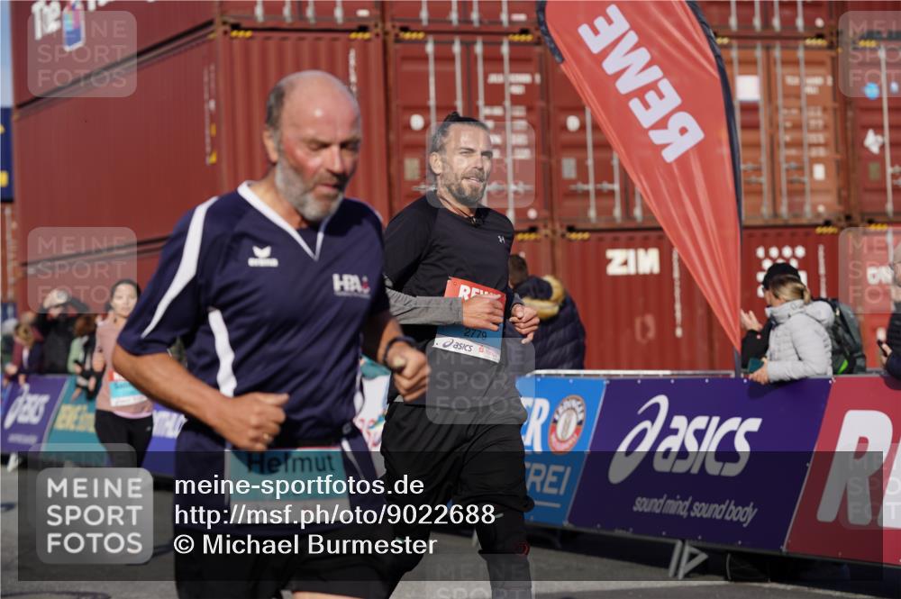 03.10.2025 - Köhlbrandbrückenlauf Michael Burmester http://msf.ph/oto/9022688 03.10.2025 10:24:40 Ziel 1663, 2121, 2240, 2739, 2742, 2779, 3391, 3561 meine-sportfotos.de