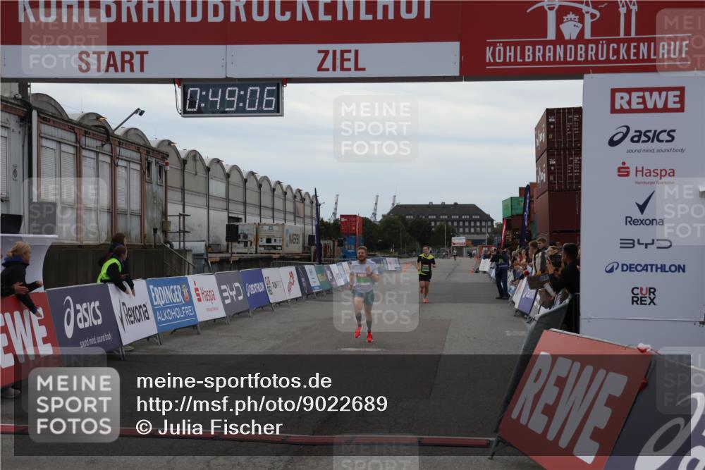 03.10.2025 - Köhlbrandbrückenlauf Julia Fischer http://msf.ph/oto/9022689 03.10.2025 15:49:06 Ziel 7009, 7011, 9662 meine-sportfotos.de
