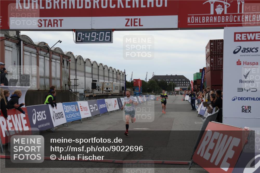 03.10.2025 - Köhlbrandbrückenlauf Julia Fischer http://msf.ph/oto/9022696 03.10.2025 15:49:07 Ziel 7011, 9662 meine-sportfotos.de