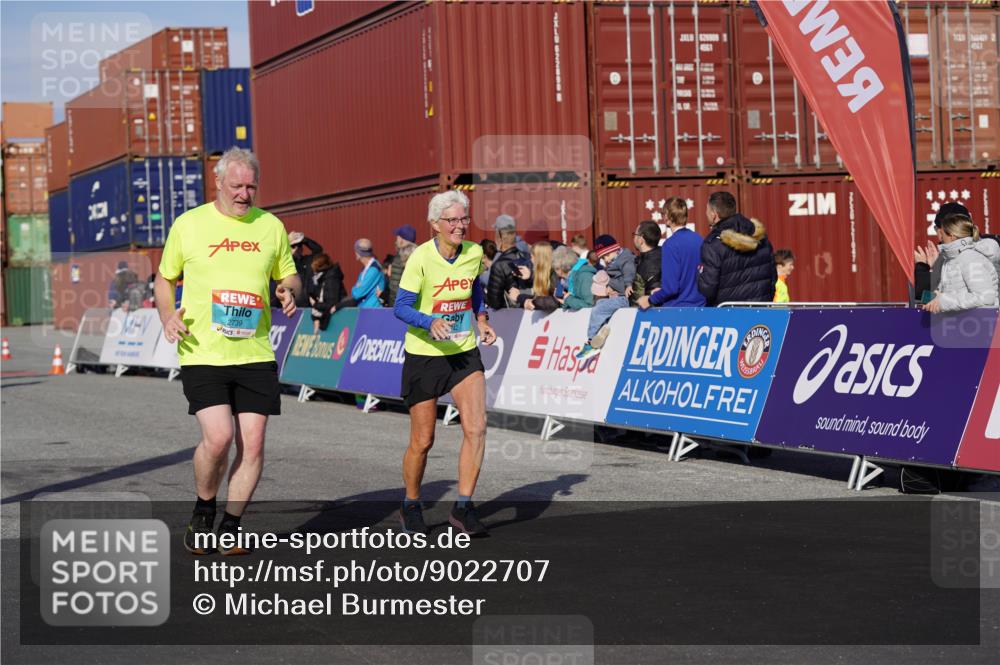 03.10.2025 - Köhlbrandbrückenlauf Michael Burmester http://msf.ph/oto/9022707 03.10.2025 10:24:43 Ziel 1663, 1709, 1983, 1990, 2240, 2289, 2356, 2739, 2742, 2779, 3561 meine-sportfotos.de