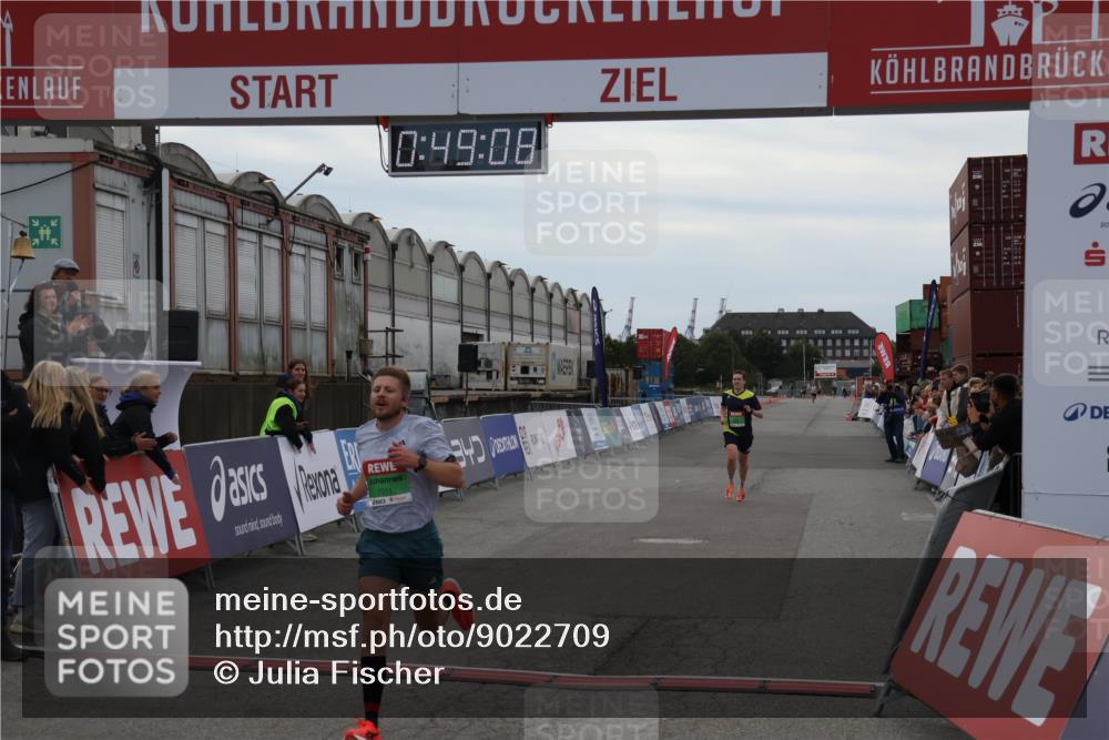 03.10.2025 - Köhlbrandbrückenlauf Julia Fischer http://msf.ph/oto/9022709 03.10.2025 15:49:08 Ziel 7011, 9662 meine-sportfotos.de