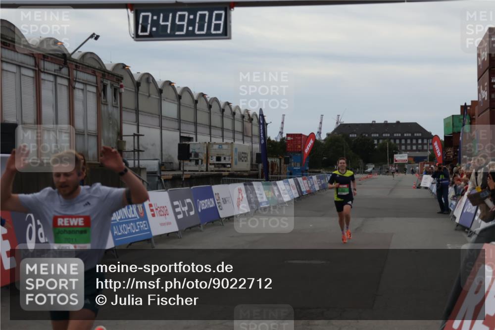 03.10.2025 - Köhlbrandbrückenlauf Julia Fischer http://msf.ph/oto/9022712 03.10.2025 15:49:08 Ziel 7011, 9662 meine-sportfotos.de
