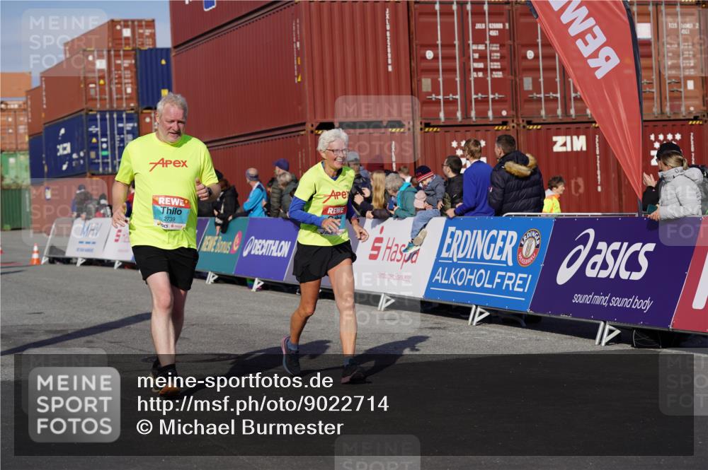 03.10.2025 - Köhlbrandbrückenlauf Michael Burmester http://msf.ph/oto/9022714 03.10.2025 10:24:43 Ziel 1663, 1709, 1983, 1990, 2240, 2289, 2356, 2739, 2742, 2779, 3561 meine-sportfotos.de