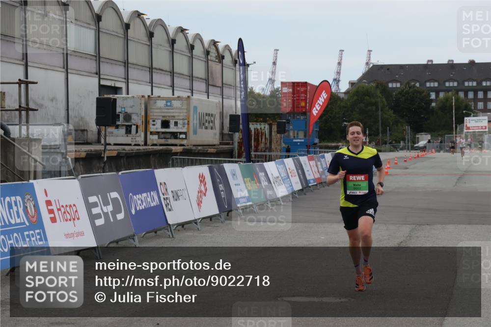 03.10.2025 - Köhlbrandbrückenlauf Julia Fischer http://msf.ph/oto/9022718 03.10.2025 15:49:09 Ziel 7011, 9662 meine-sportfotos.de