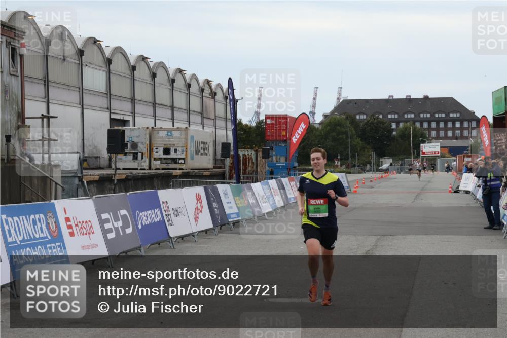 03.10.2025 - Köhlbrandbrückenlauf Julia Fischer http://msf.ph/oto/9022721 03.10.2025 15:49:09 Ziel 7011, 9662 meine-sportfotos.de