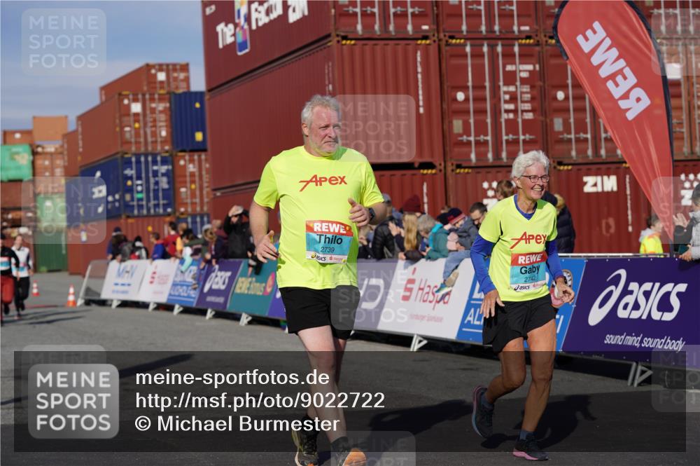 03.10.2025 - Köhlbrandbrückenlauf Michael Burmester http://msf.ph/oto/9022722 03.10.2025 10:24:44 Ziel 1663, 1709, 1983, 1990, 2240, 2289, 2356, 2739, 2742, 2779, 3561 meine-sportfotos.de