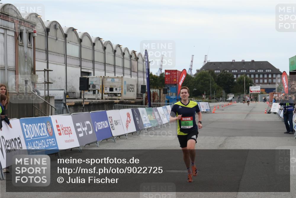 03.10.2025 - Köhlbrandbrückenlauf Julia Fischer http://msf.ph/oto/9022725 03.10.2025 15:49:10 Ziel 7011, 9662 meine-sportfotos.de