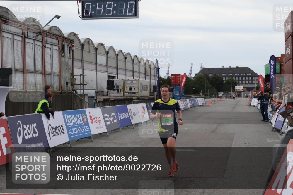 03.10.2025 - Köhlbrandbrückenlauf Julia Fischer http://msf.ph/oto/9022726 03.10.2025 15:49:10 Ziel 7011, 9662 meine-sportfotos.de