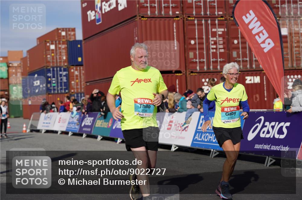 03.10.2025 - Köhlbrandbrückenlauf Michael Burmester http://msf.ph/oto/9022727 03.10.2025 10:24:44 Ziel 1663, 1709, 1983, 1990, 2240, 2289, 2356, 2739, 2742, 2779, 3561 meine-sportfotos.de