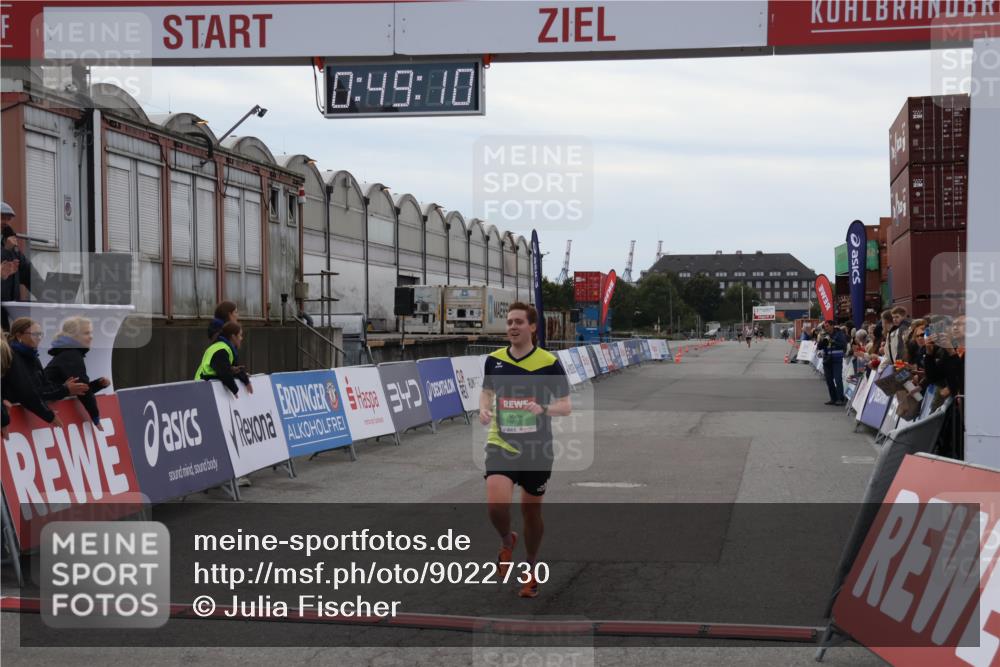 03.10.2025 - Köhlbrandbrückenlauf Julia Fischer http://msf.ph/oto/9022730 03.10.2025 15:49:11 Ziel 7011, 9662 meine-sportfotos.de